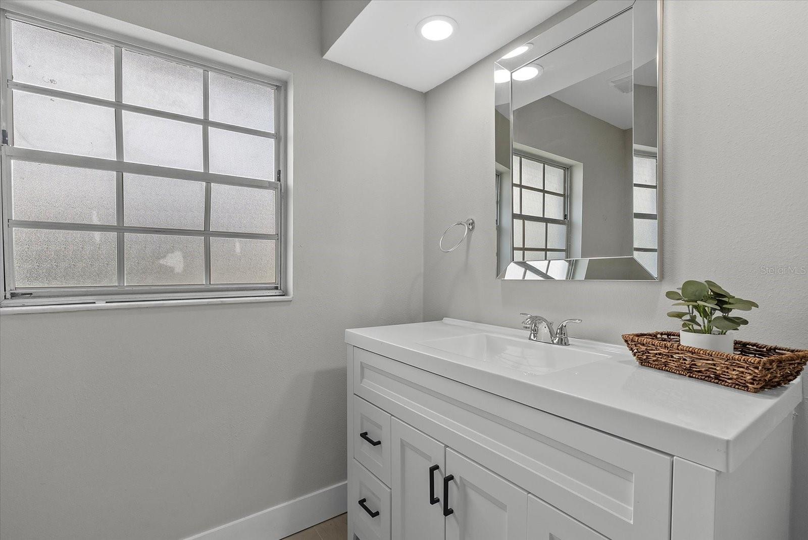 Image 19 of 28 For 2118 Huntington Avenue