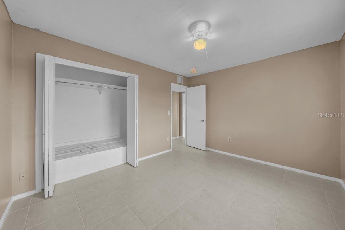 Listing photo id 8 for 1808 Milford Circle