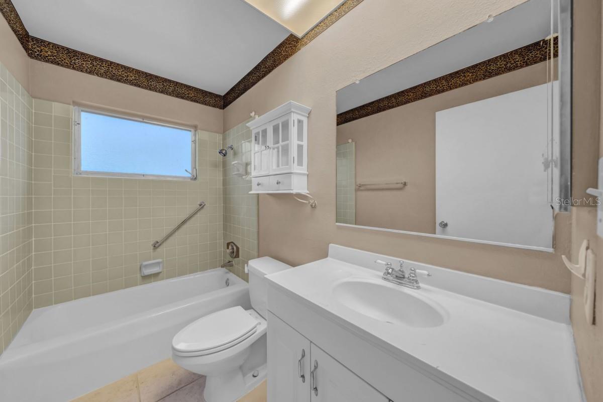 Listing photo id 9 for 1808 Milford Circle