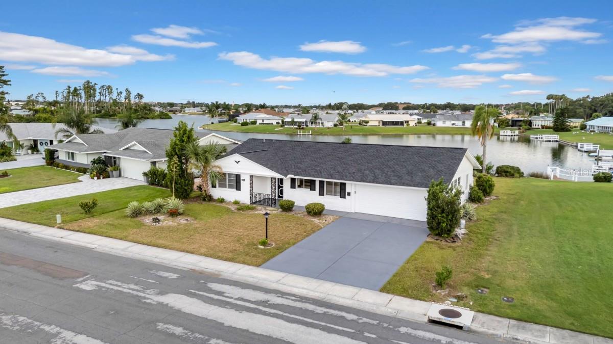 Listing photo id 0 for 1808 Milford Circle