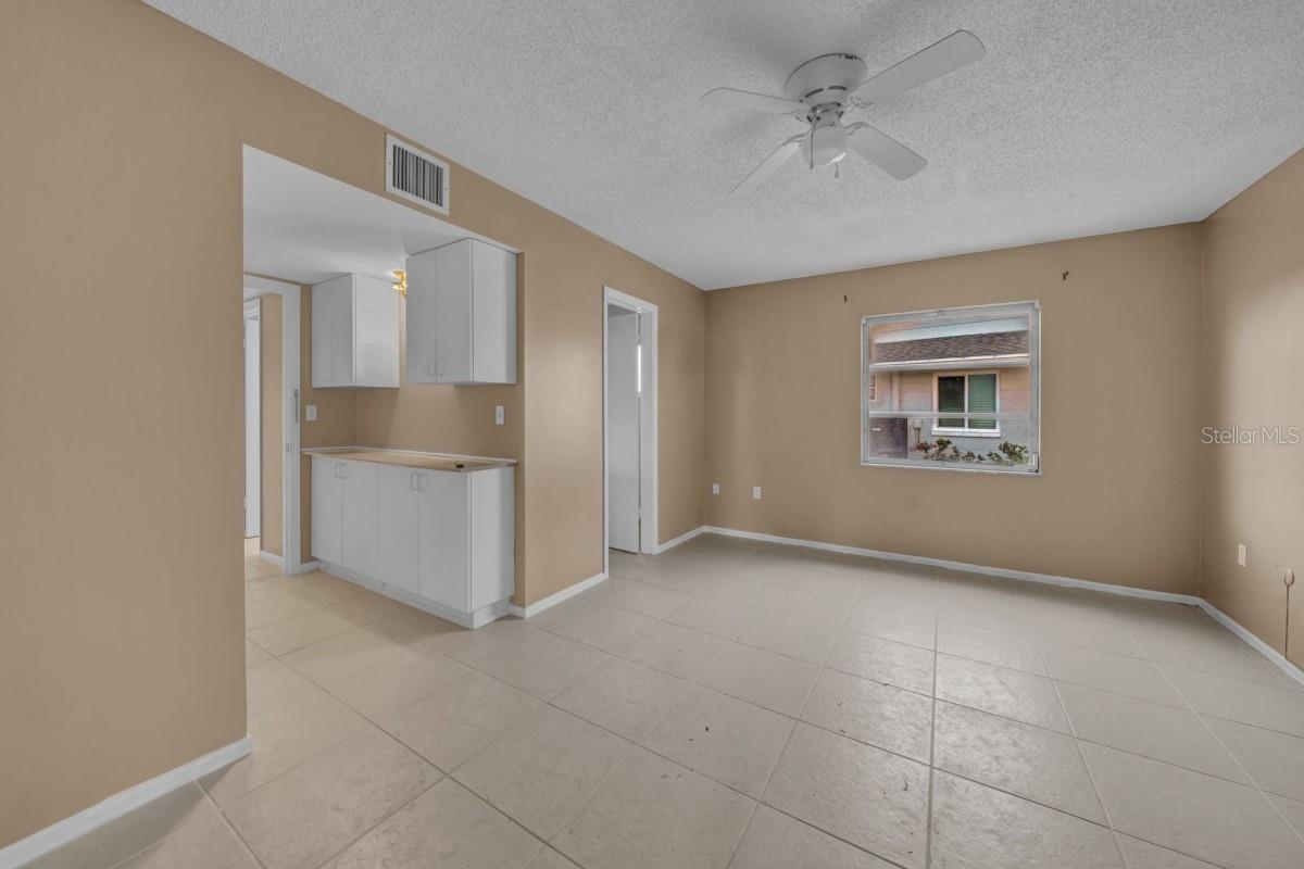 Listing photo id 6 for 1808 Milford Circle