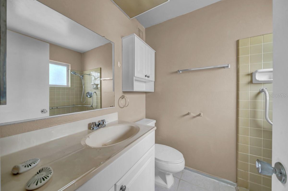 Listing photo id 7 for 1808 Milford Circle
