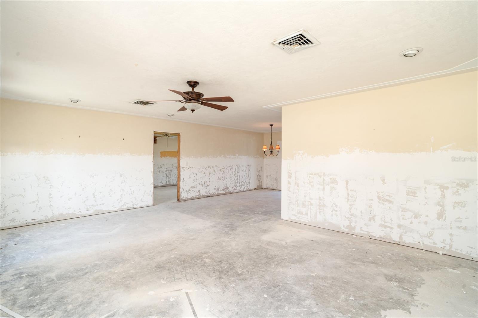 Image 16 of 25 For 10427 Spoonbill Road W