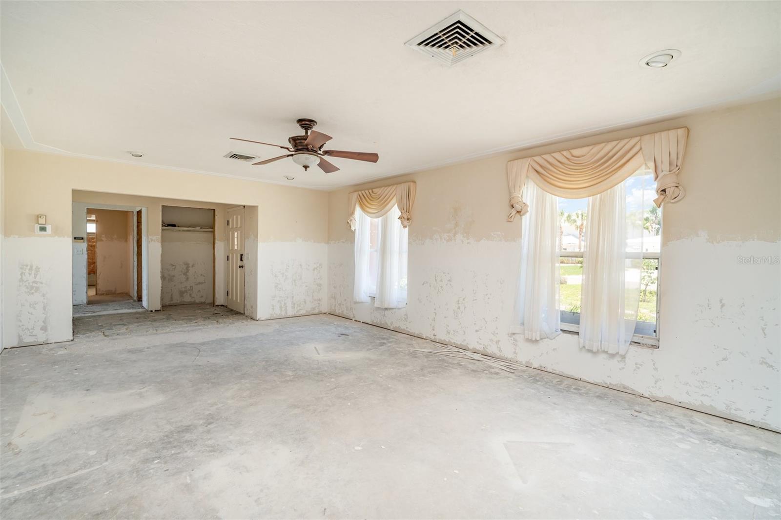 Image 3 of 25 For 10427 Spoonbill Road W