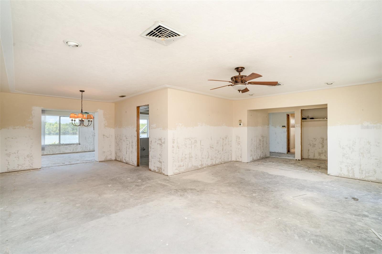 Image 5 of 25 For 10427 Spoonbill Road W