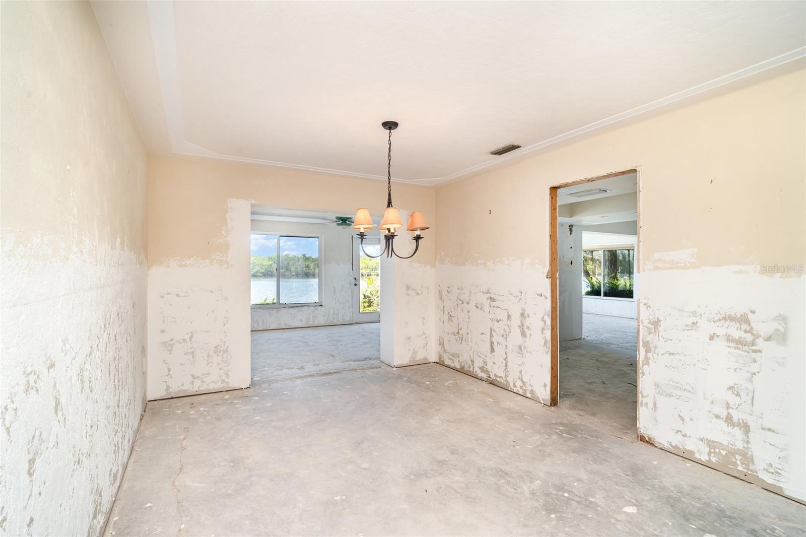 Image 6 of 25 For 10427 Spoonbill Road W