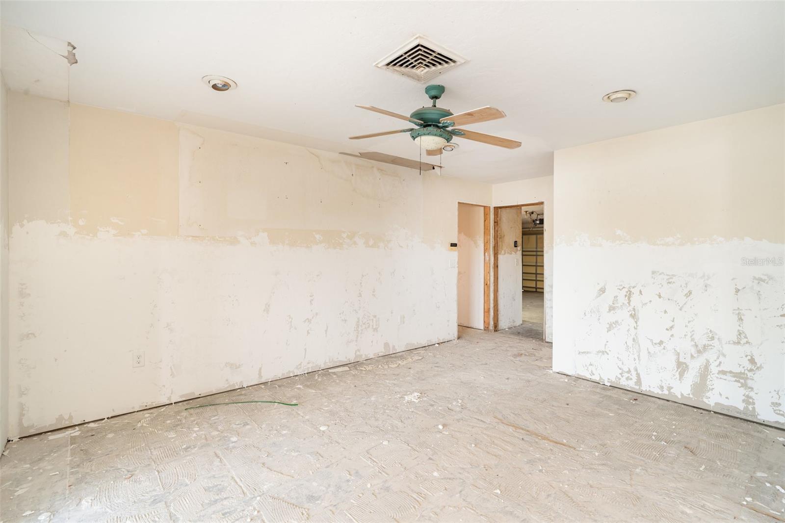 Image 9 of 25 For 10427 Spoonbill Road W