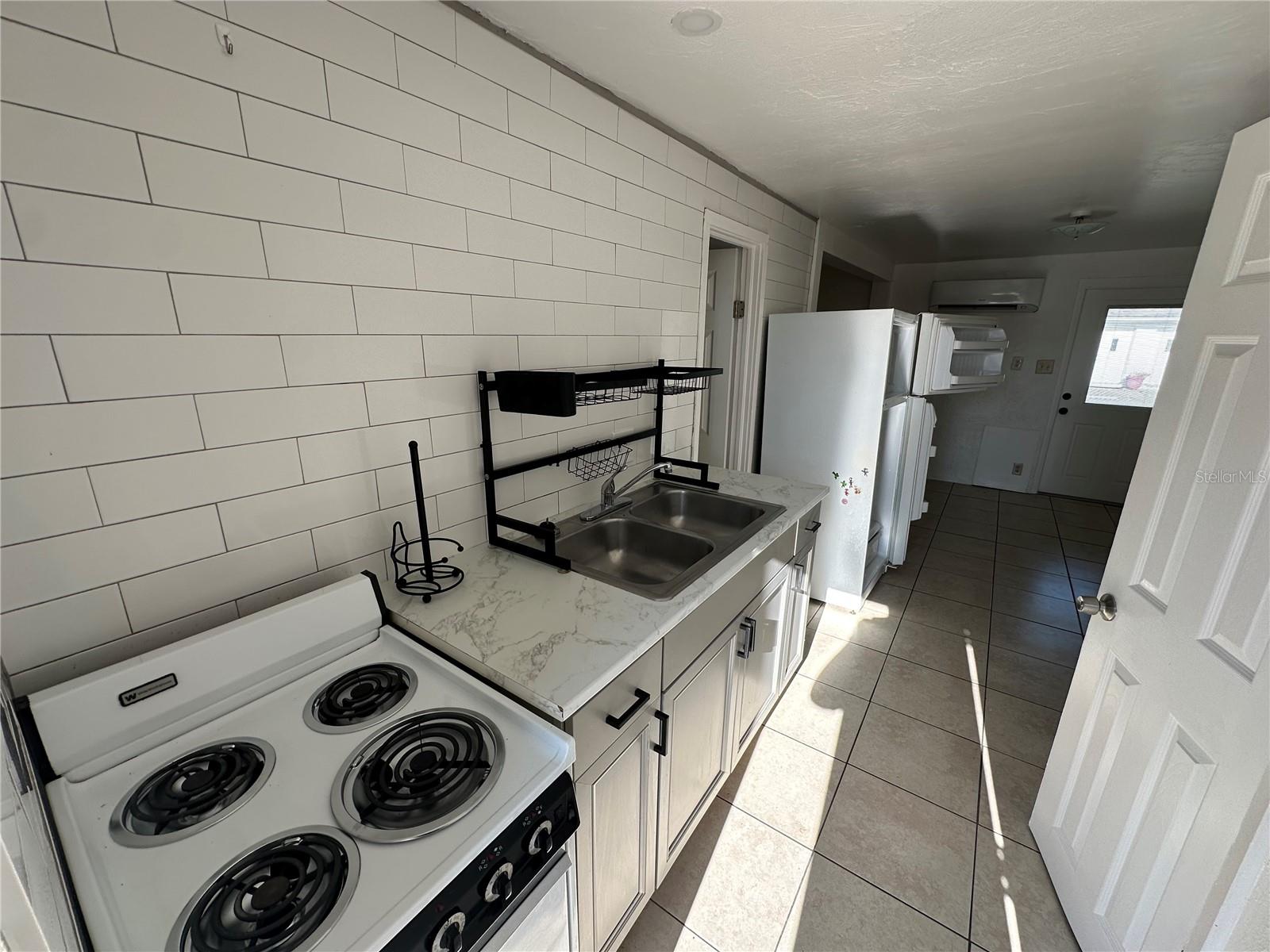 Image 3 of 9 For 3412 Clarinda Street 8