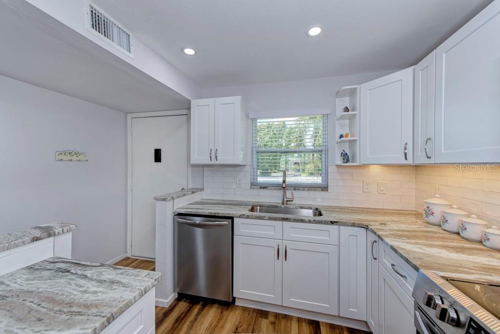 Image 11 of 30 For 3987 Maceachen Boulevard 123