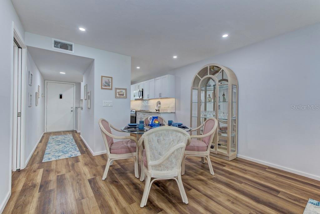 Image 12 of 30 For 3987 Maceachen Boulevard 123