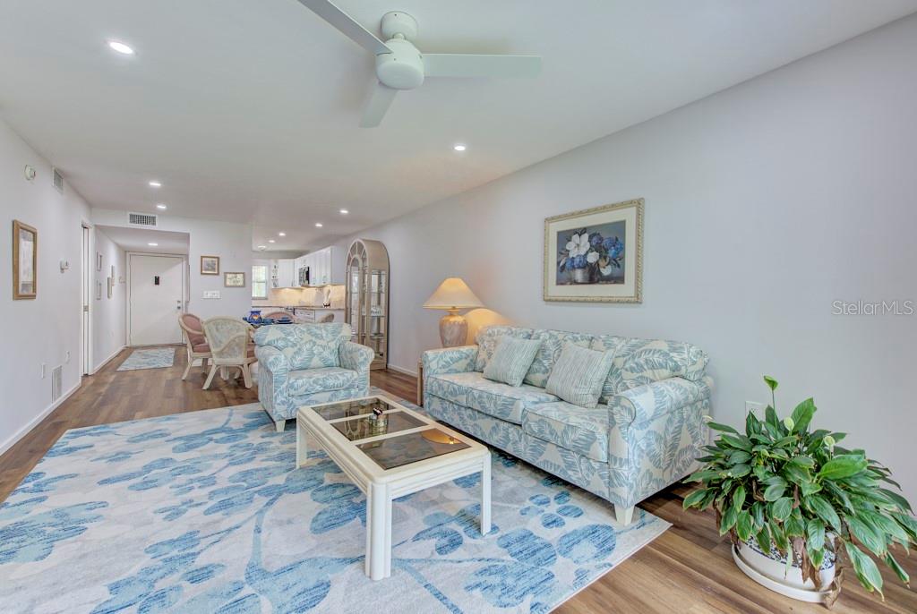 Image 17 of 30 For 3987 Maceachen Boulevard 123