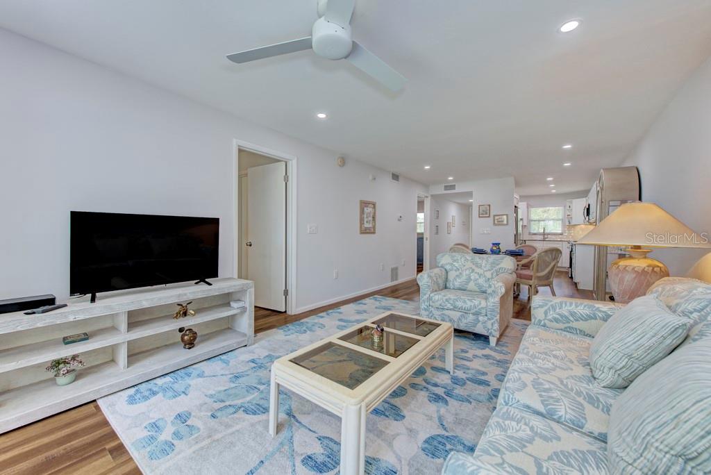 Image 18 of 30 For 3987 Maceachen Boulevard 123