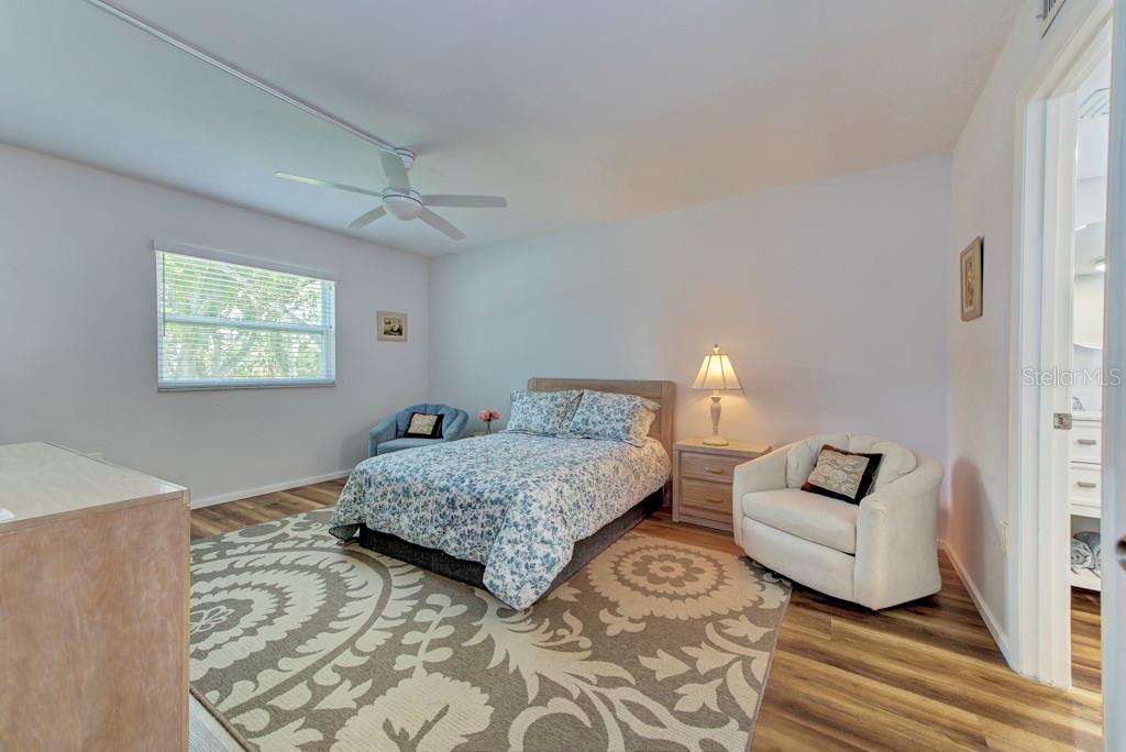Image 20 of 30 For 3987 Maceachen Boulevard 123