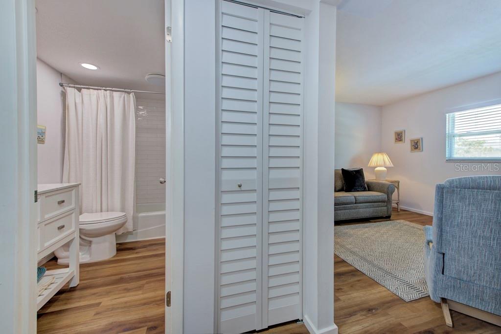 Image 25 of 30 For 3987 Maceachen Boulevard 123