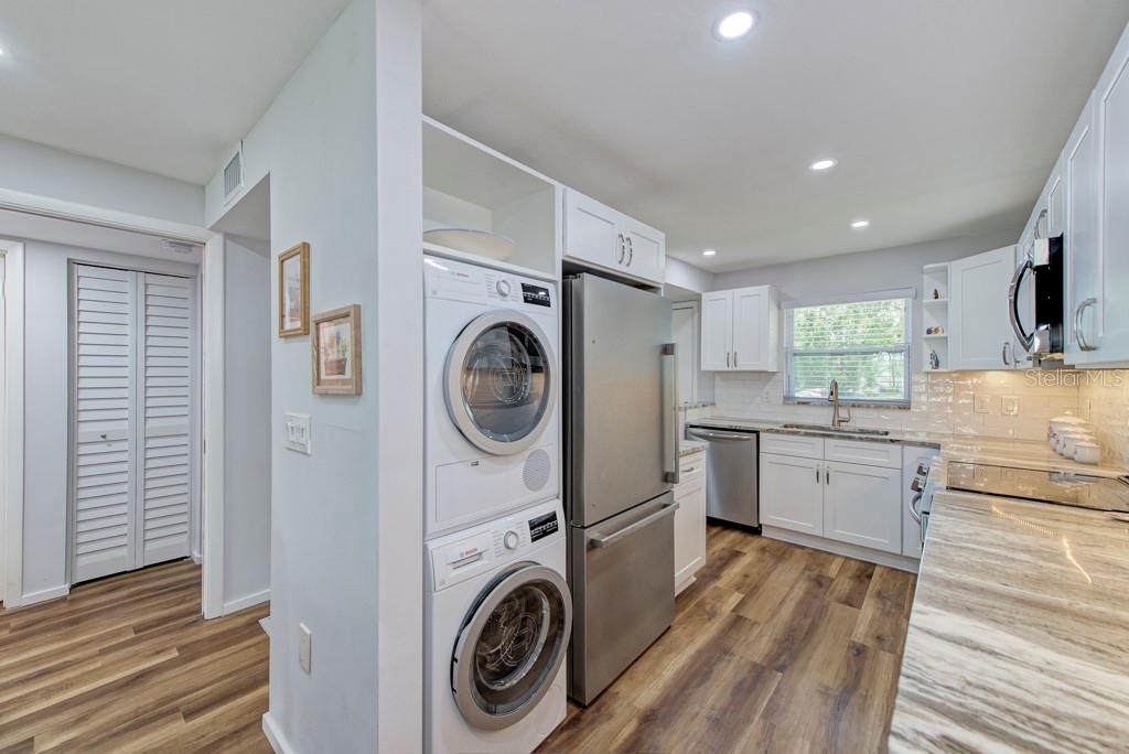 Image 6 of 30 For 3987 Maceachen Boulevard 123