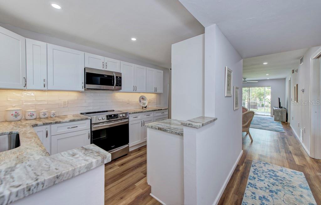 Image 7 of 30 For 3987 Maceachen Boulevard 123