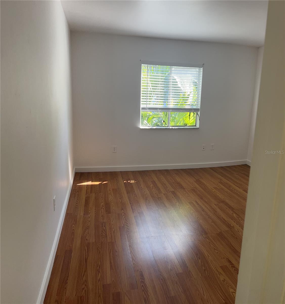 Image 6 of 21 For 13300 Walsingham Road 6