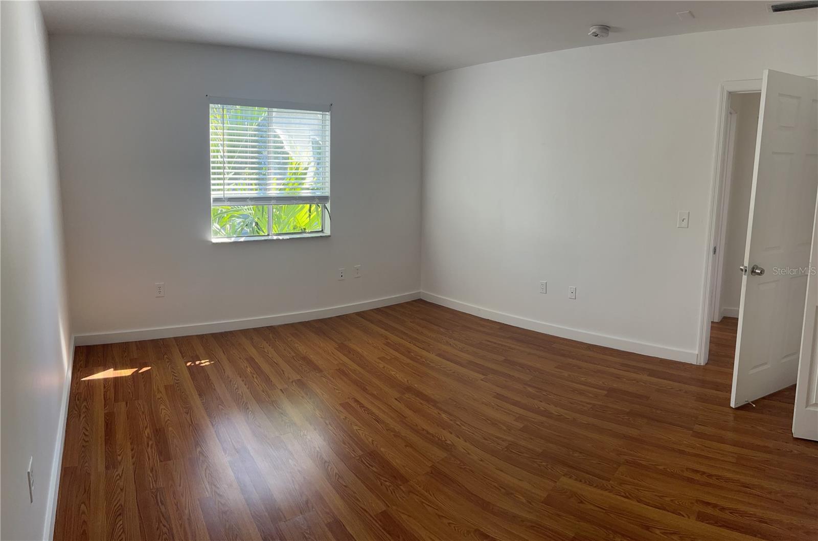 Image 7 of 21 For 13300 Walsingham Road 6