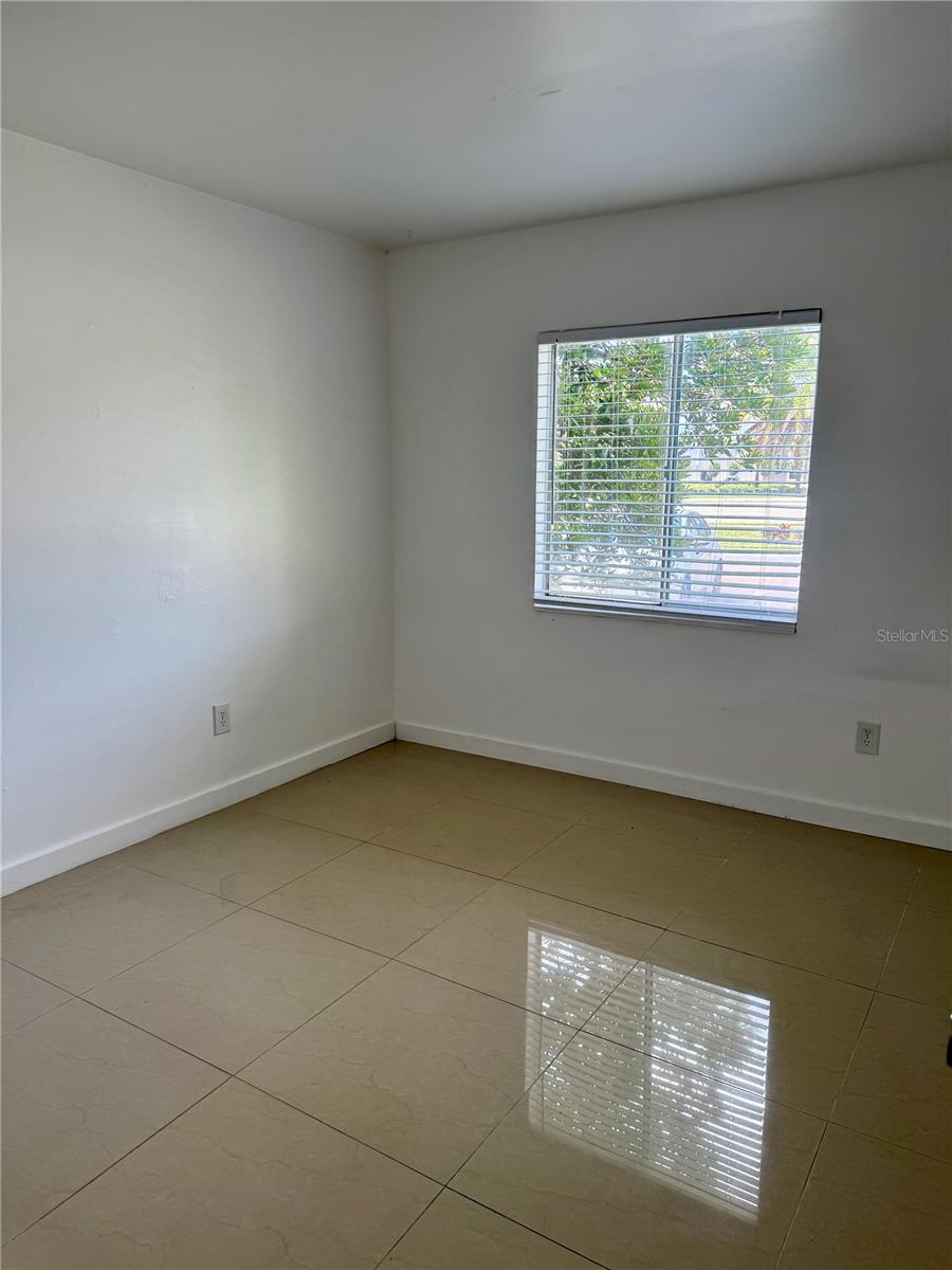 Image 7 of 21 For 13300 Walsingham Road 123