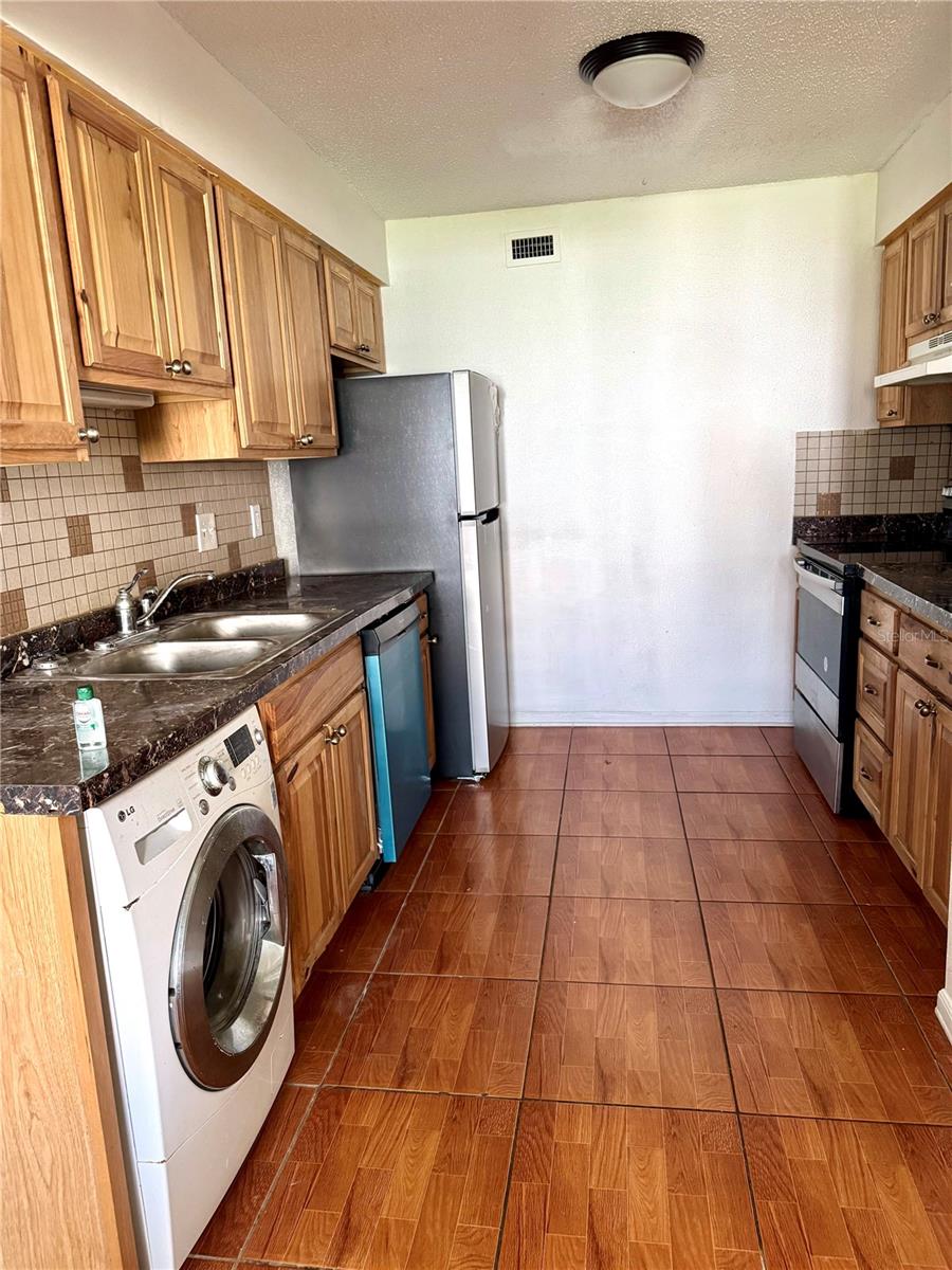 Image 5 of 21 For 13300 Walsingham Road 161