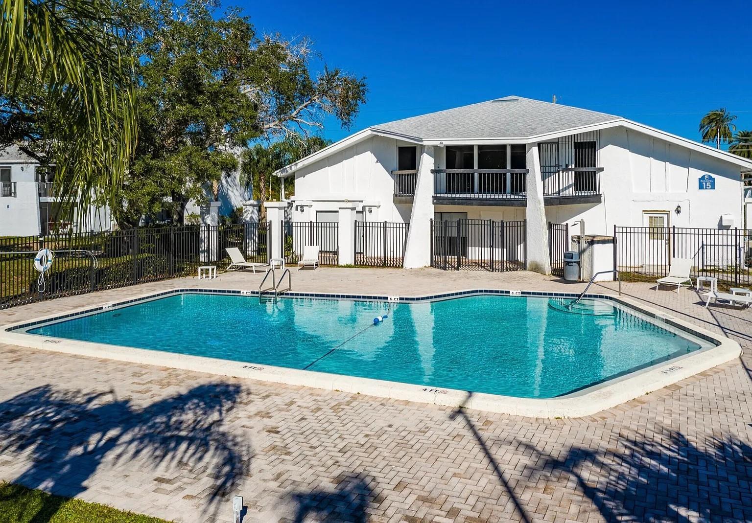Image 10 of 20 For 13300 Walsingham Road 9