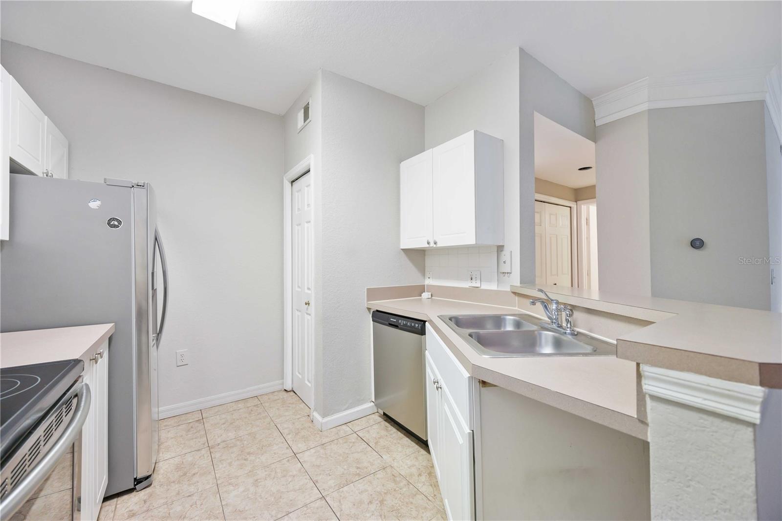 Image 14 of 38 For 5122 Northridge Road 207
