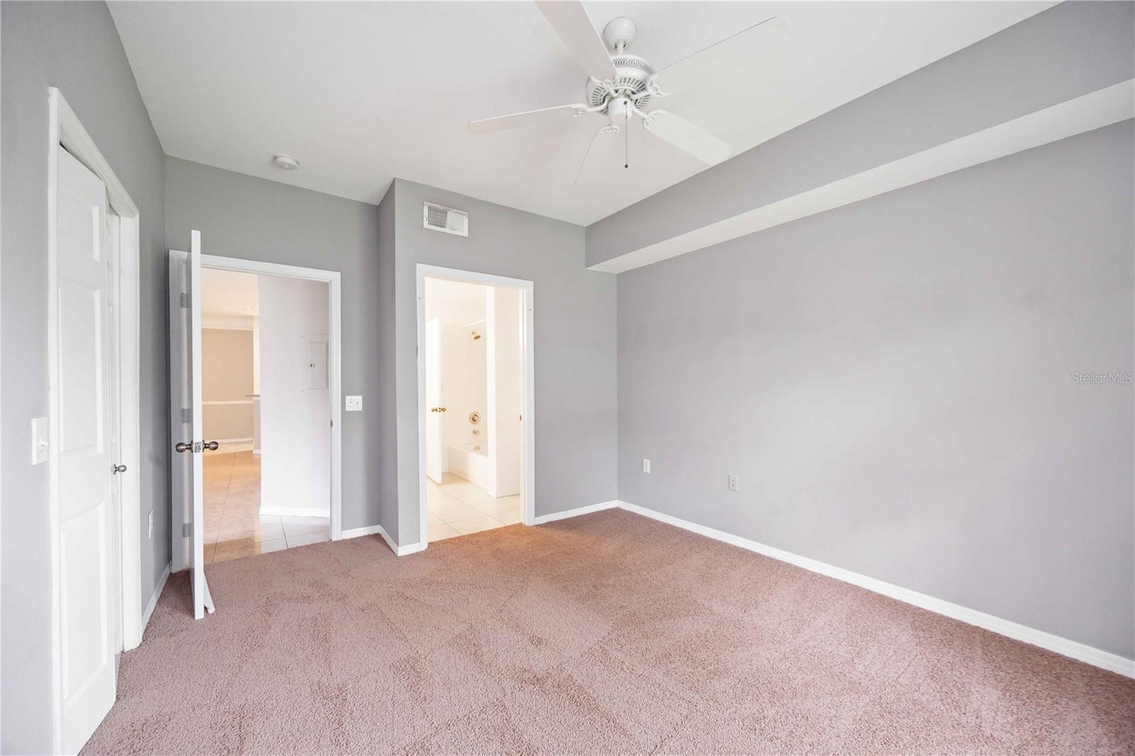 Image 19 of 38 For 5122 Northridge Road 207