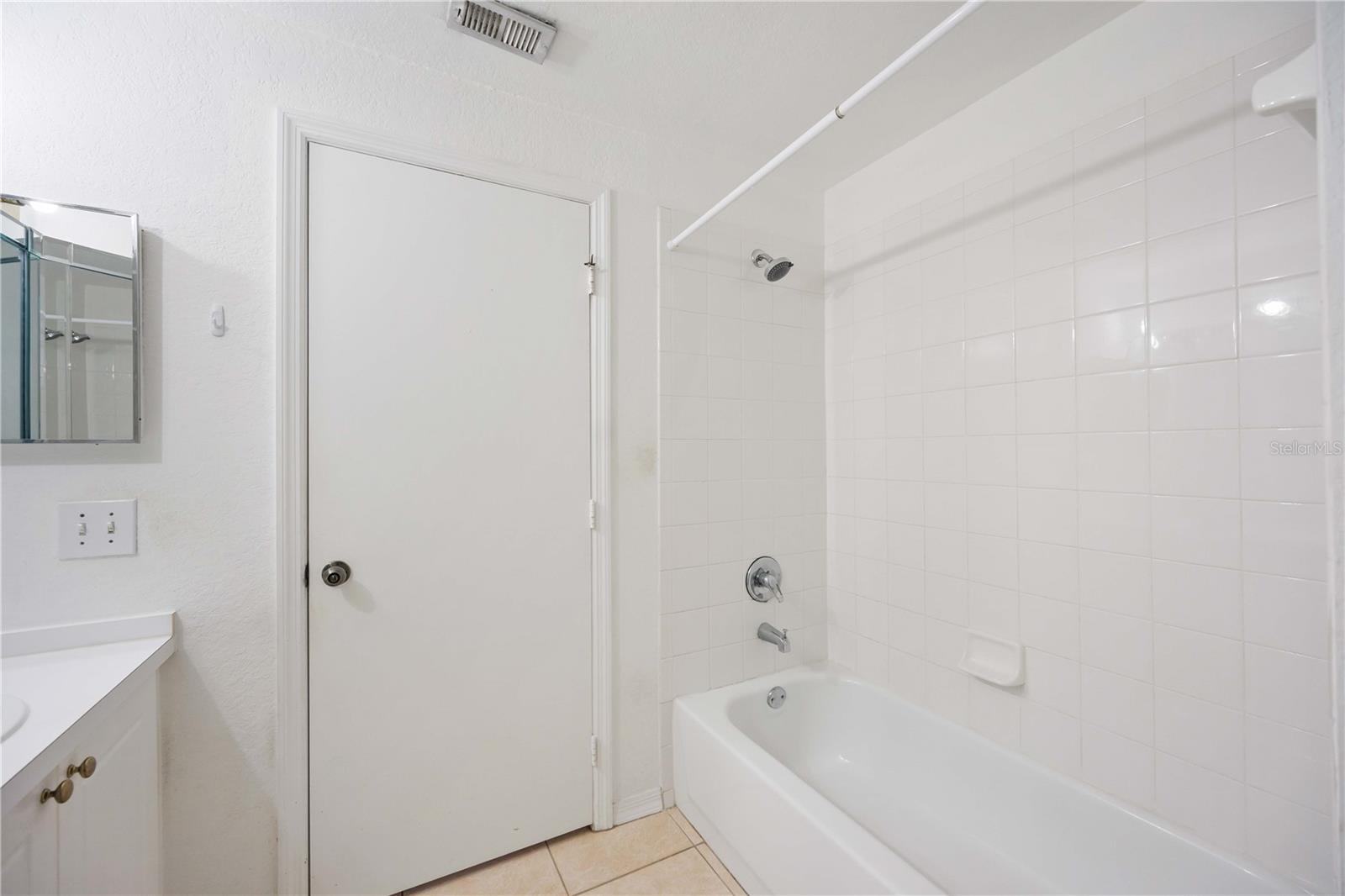 Image 22 of 38 For 5122 Northridge Road 207