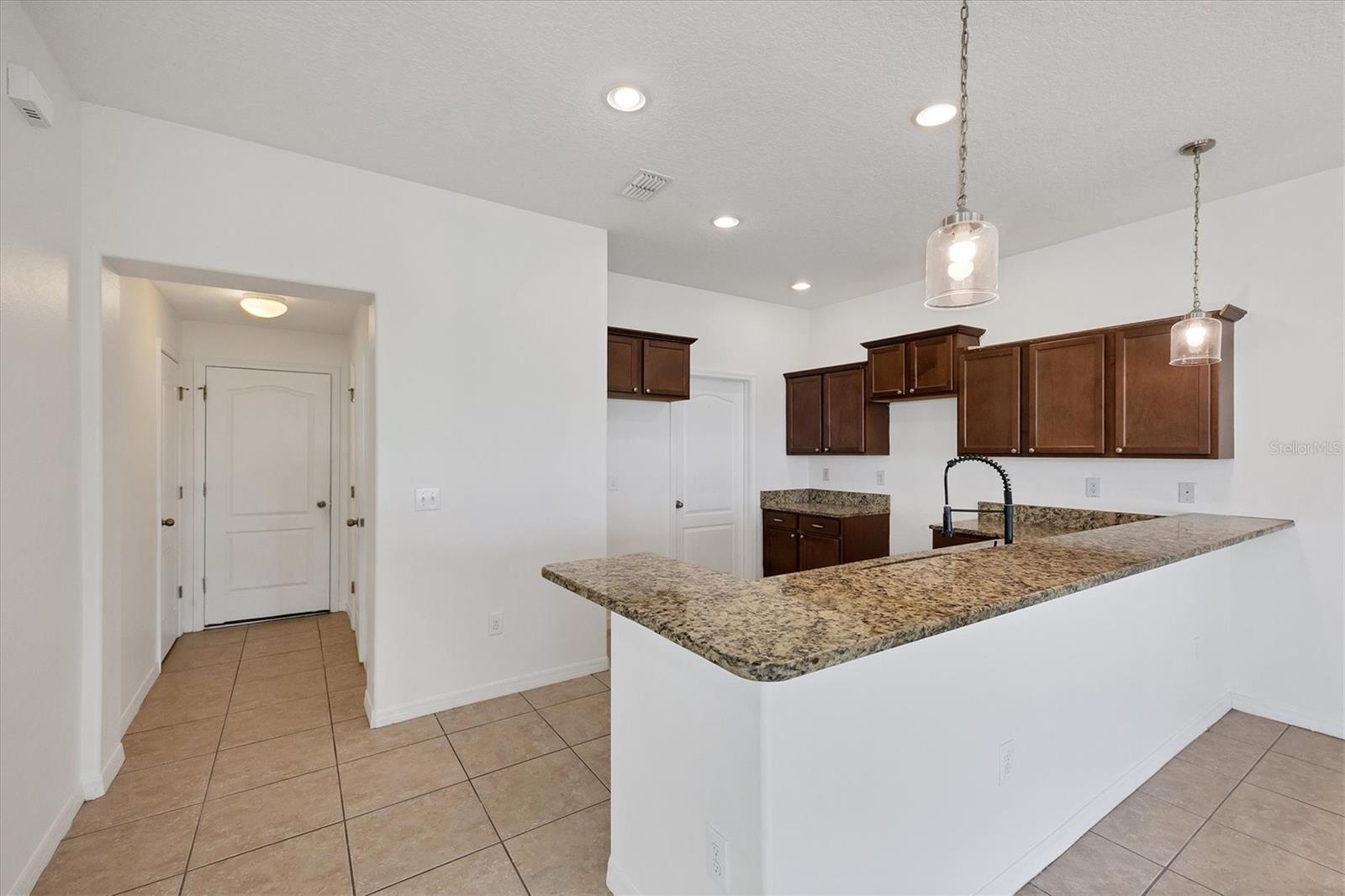 Image 4 of 39 For 910 Seminole Sky Drive