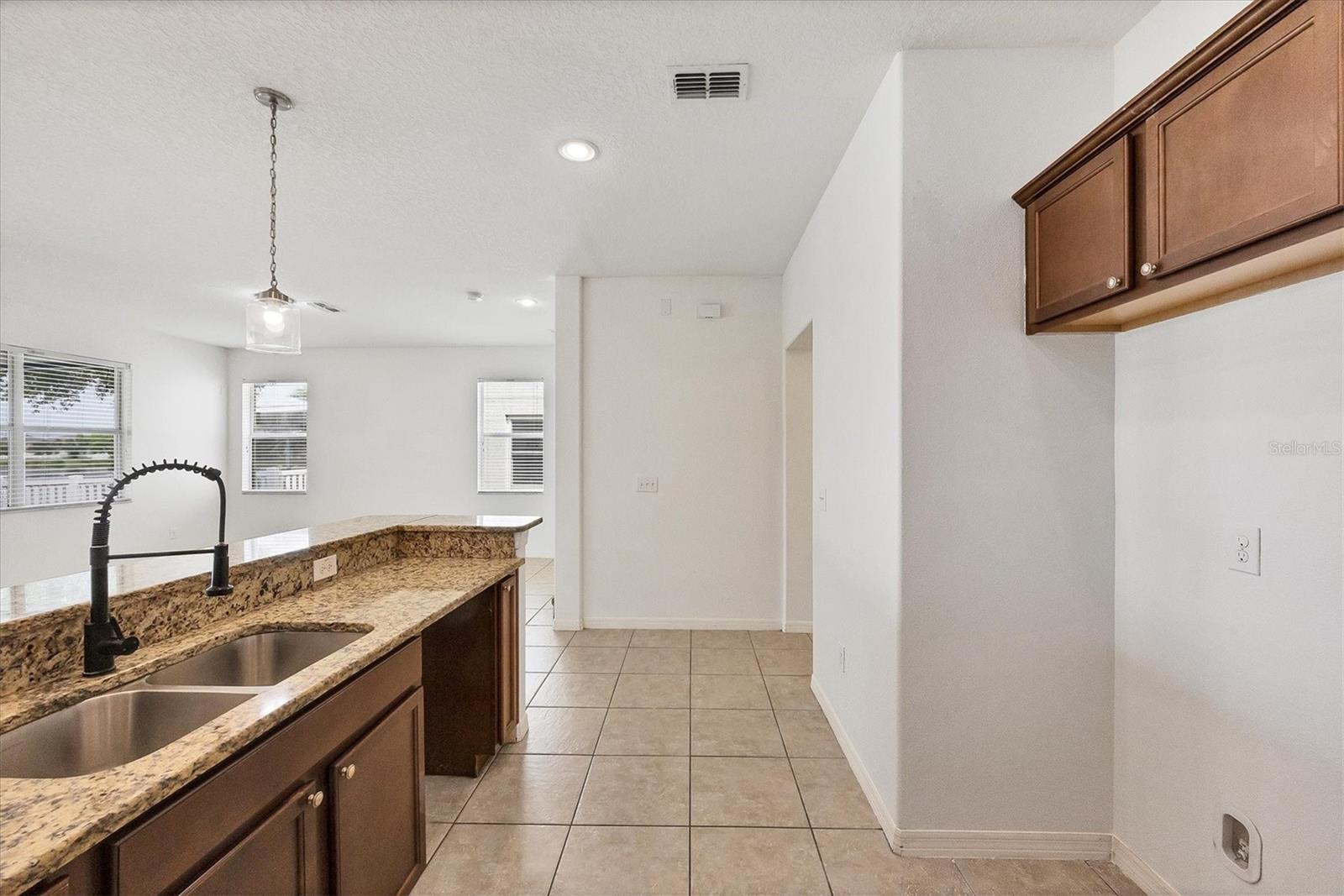 Image 7 of 39 For 910 Seminole Sky Drive