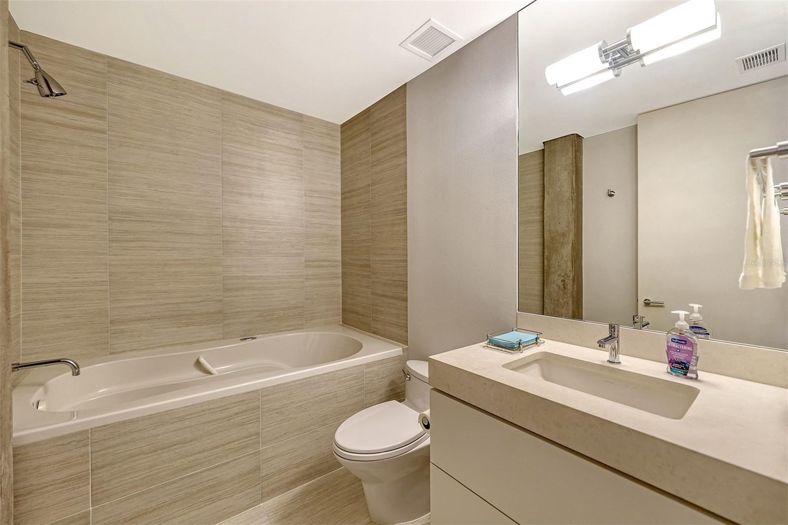 Image 34 of 55 For 8250 Sanderling Road