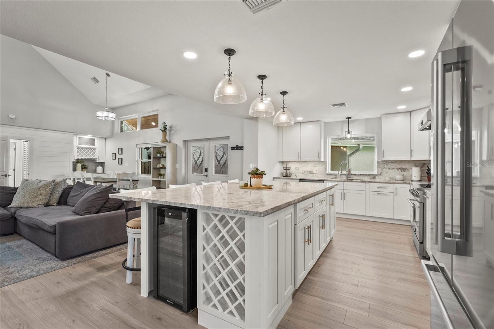 Image 16 of 69 For 430 Island Circle