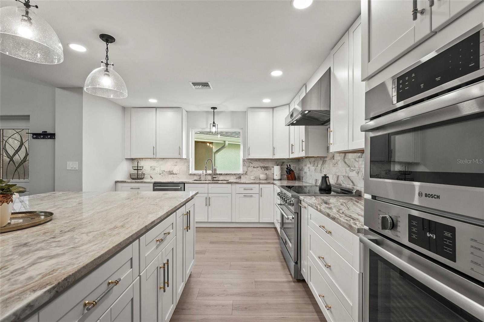 Image 17 of 69 For 430 Island Circle