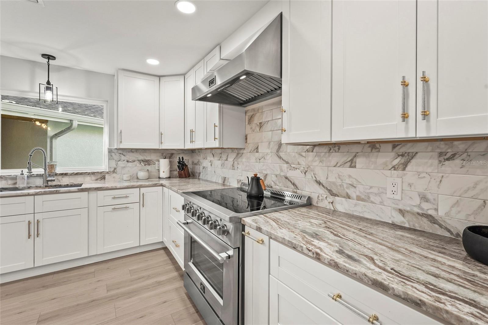 Image 18 of 69 For 430 Island Circle