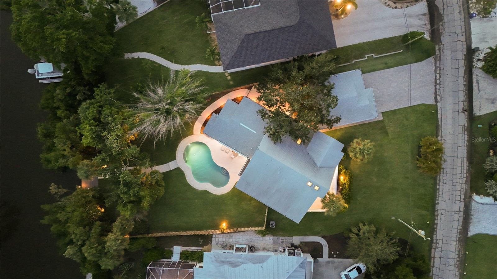 Image 9 of 69 For 430 Island Circle