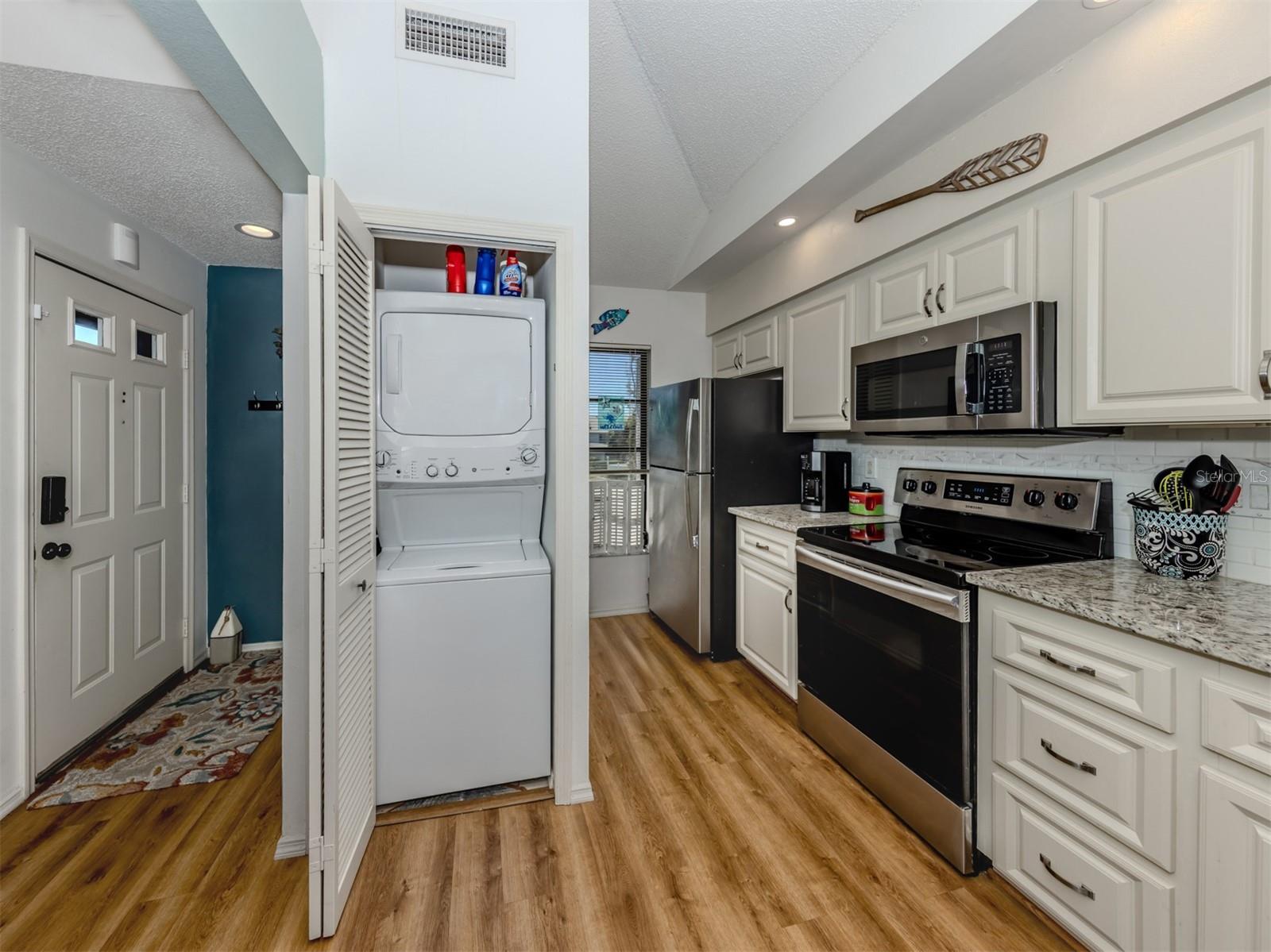 Image 11 of 50 For 926 Capri Isles Boulevard 228