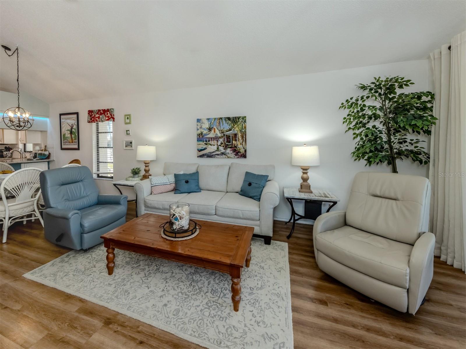 Image 16 of 50 For 926 Capri Isles Boulevard 228