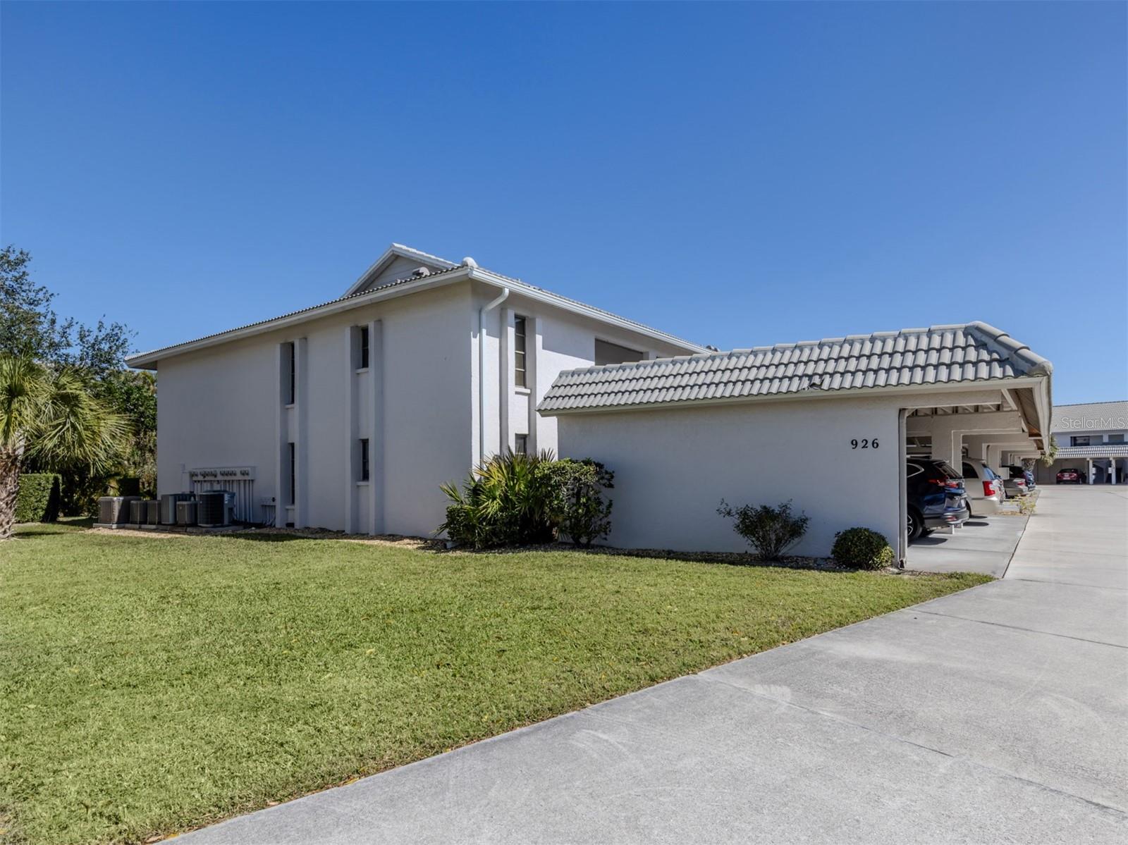 Image 2 of 50 For 926 Capri Isles Boulevard 228