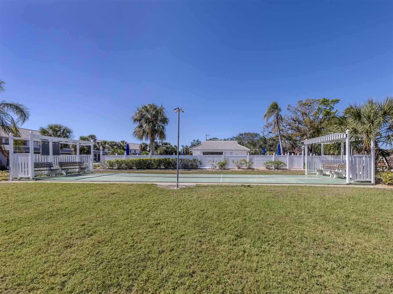 Image 33 of 50 For 926 Capri Isles Boulevard 228