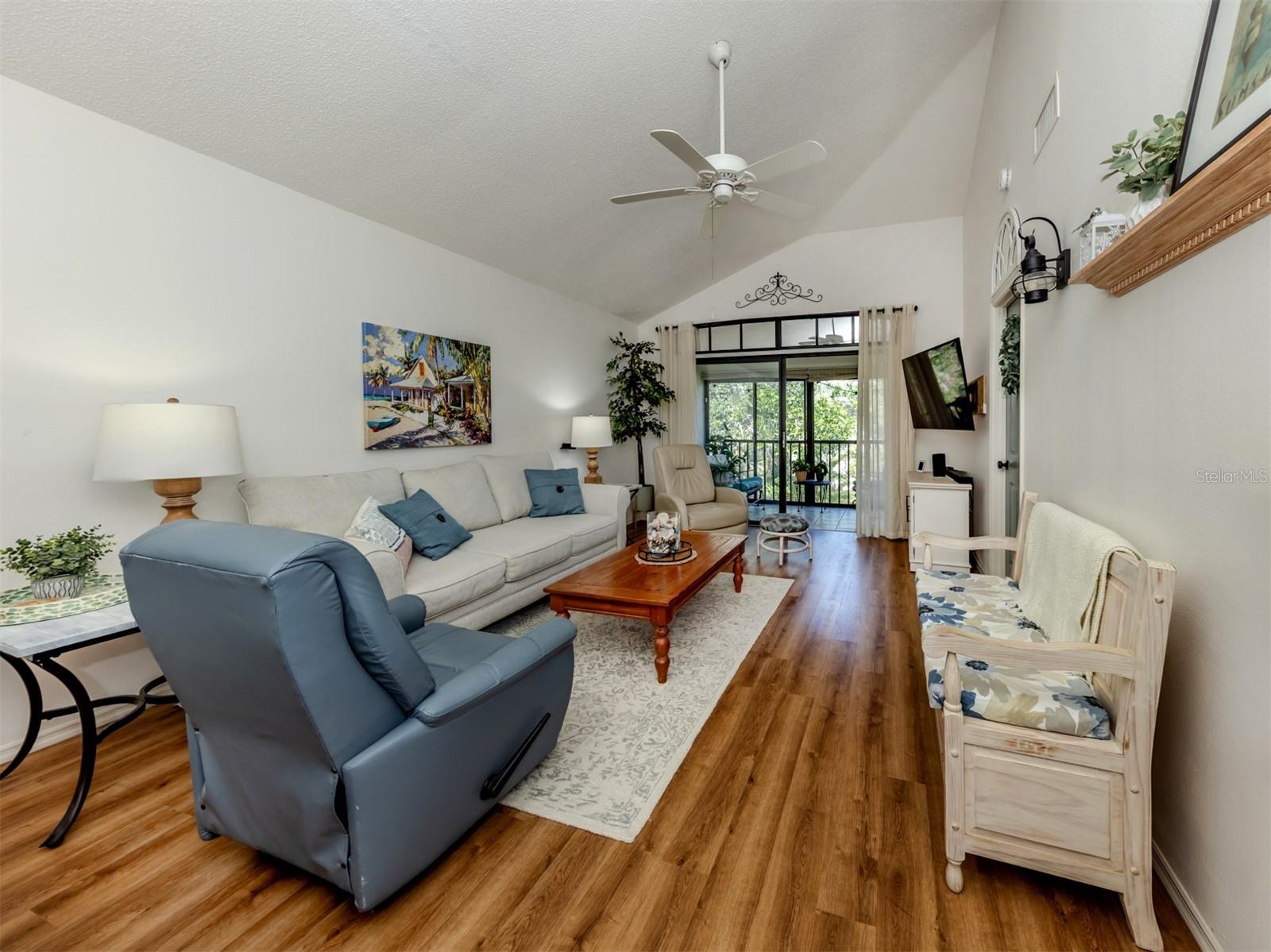 Image 4 of 50 For 926 Capri Isles Boulevard 228