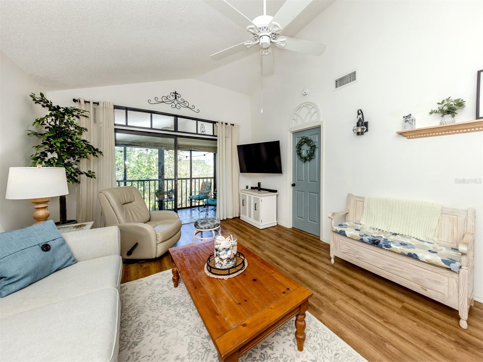 Image 5 of 50 For 926 Capri Isles Boulevard 228
