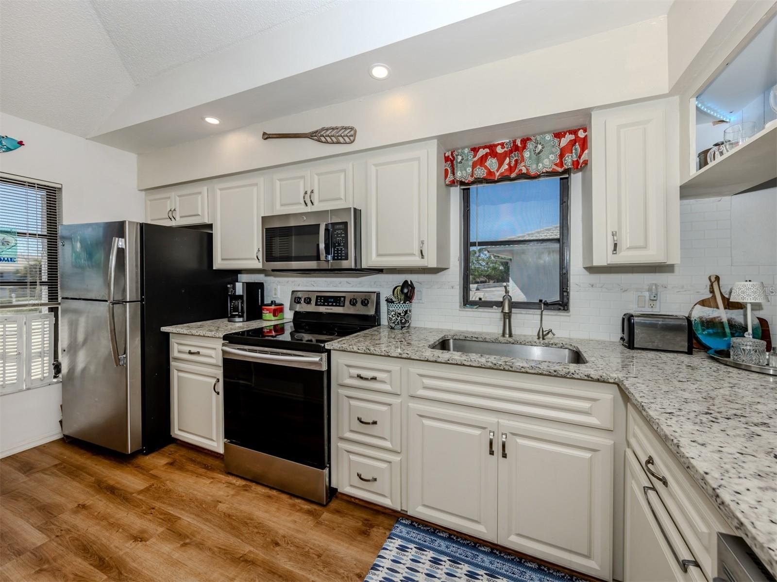 Image 7 of 50 For 926 Capri Isles Boulevard 228