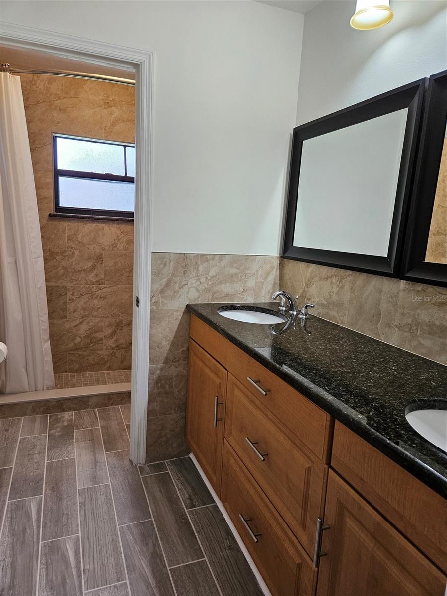 Image 11 of 21 For 4252 Prairie View Drive S