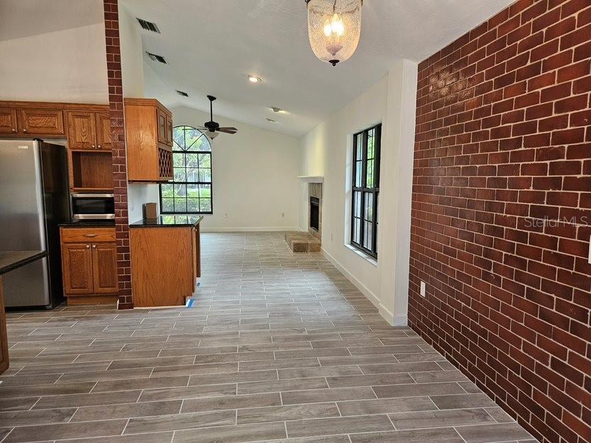 Image 14 of 21 For 4252 Prairie View Drive S
