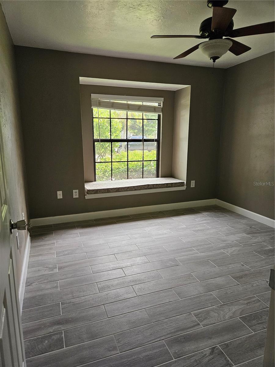 Image 18 of 21 For 4252 Prairie View Drive S