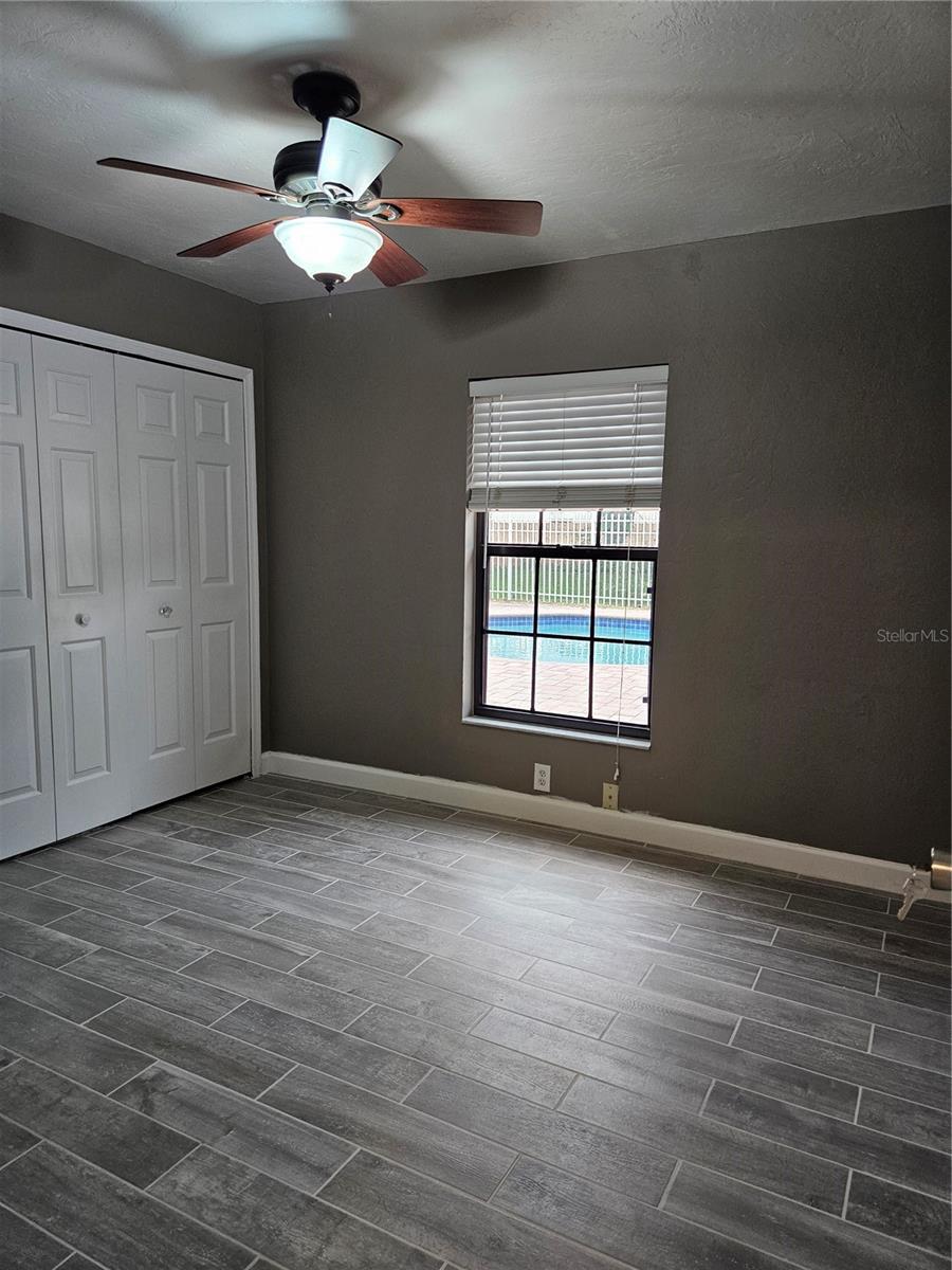 Image 19 of 21 For 4252 Prairie View Drive S