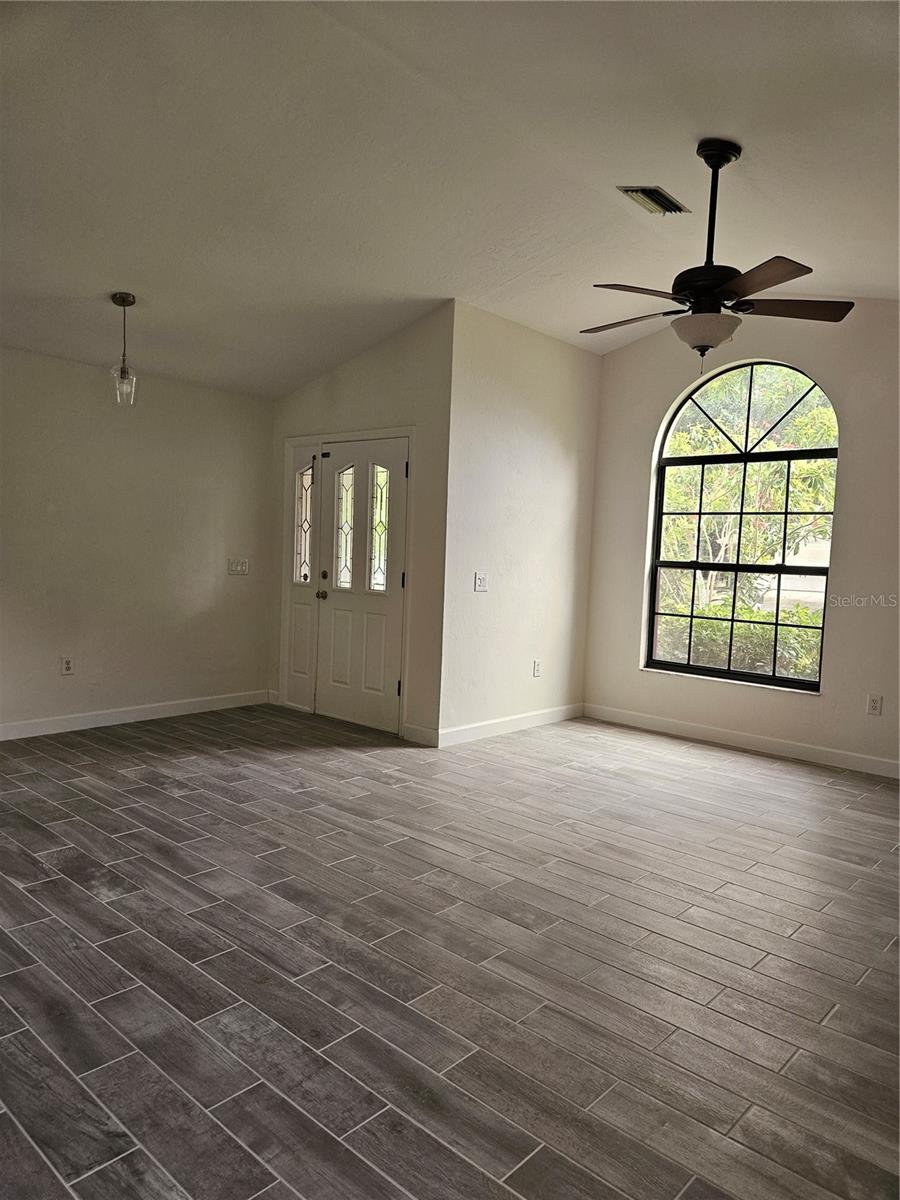 Image 3 of 21 For 4252 Prairie View Drive S