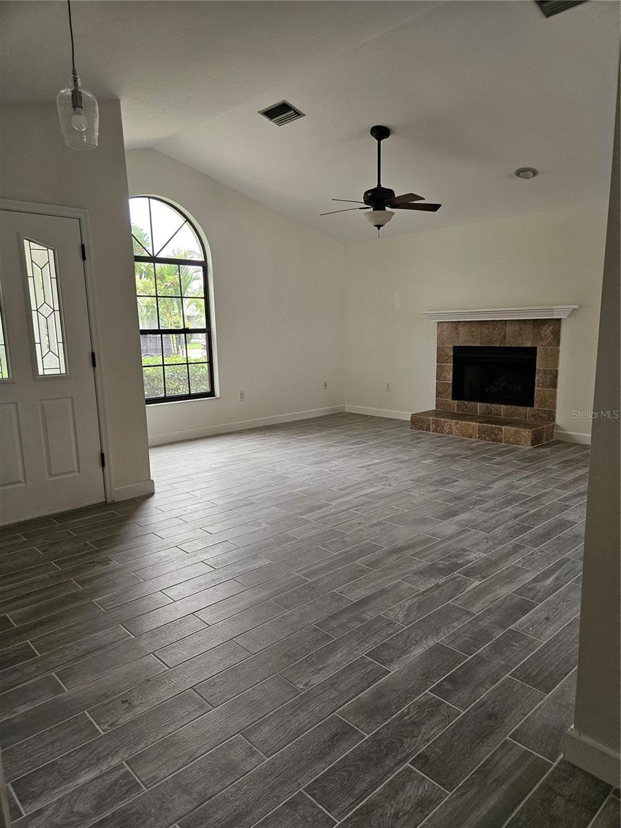 Image 8 of 21 For 4252 Prairie View Drive S