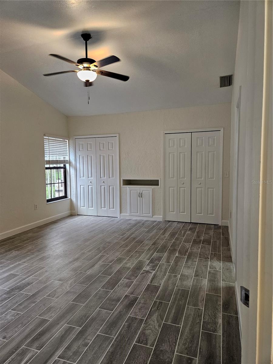 Image 9 of 21 For 4252 Prairie View Drive S