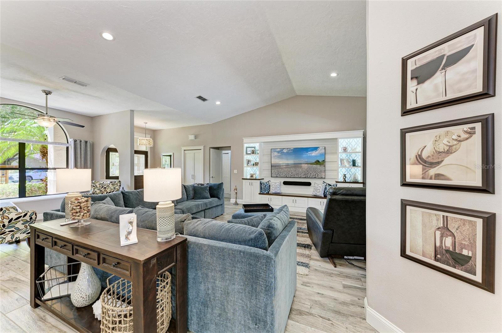 Image 11 of 69 For 8416 Palm Lakes Court